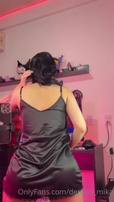 demon_mika - Feliz Domingo bbs  hoy estoy de cumpleaños   acepto tips como