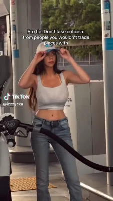 izzycka - Getting turned on by my own snap log 😅 Turned on and hungry.. 🍕