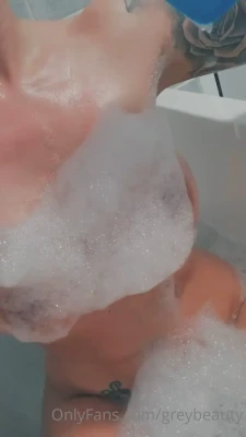 greybeauty - Happy feet