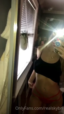 realskybri - If im boring a lond trip i play man front of me 💦👅