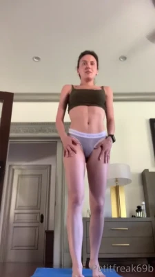 petitfreak69b - Les gusta mi nueva polerita?
