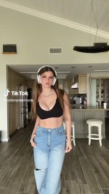brookemonk - Sweet and strict at the same time, do these girls drive you crazy?😁