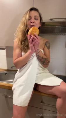 lizadelsierra - Stripping and spinning on the pole 💃 Sit back and enjoy 💞
