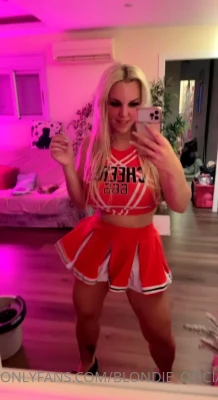 blondie_oficial - Come grab the head I mean shower head 😜