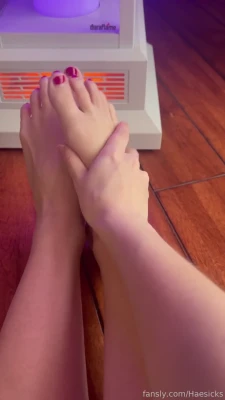 haesicks - It's official ... The best feet in Paris! part 1
