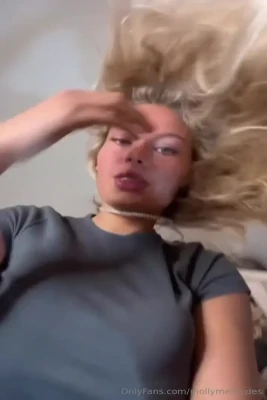 mollymercedes - Vulgar hip wiggling while wearing a leotard.