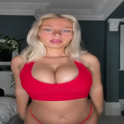 mollymercedes - Love public flashing and playing with them😏 @angelicrachel