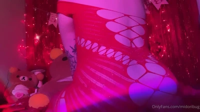midoribug - Totally innocent 😇❤️️ I swear my bra just fell off randomly