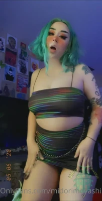 midoribug - I start off bouncing in a royal onesie. Pull my huge boobs out. Cover