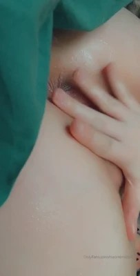 midoribug - I dont need to wear panties when my fupa covers everything 🤭