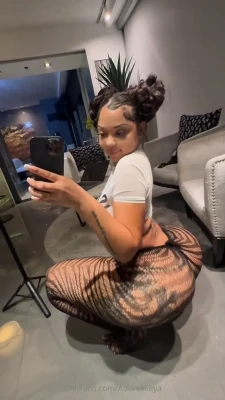 uluvkeya - Everyone likes to see me shake up my Chipotle when I'm out I see why