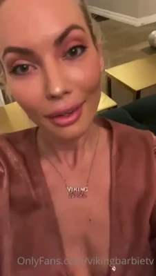 yvonne_bar - Dancing in a towel 🙃