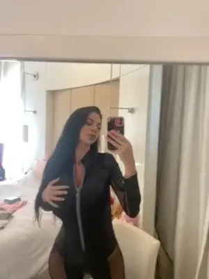 yvonne_bar - TGIF 💅🏻