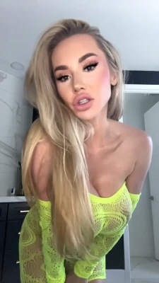 claudiafijal - Foot fetish anyone ? Should I post more feet videos ❤️