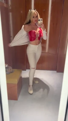 claudiafijal - Sun's out, buns out 😚