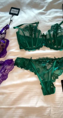 claudiafijal - I need help taking off my clothes 🥺👉🏼👈🏼