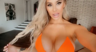 claudiafijal - Lay with me?