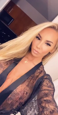 claudiafijal - Where do your eyes go first? 👀