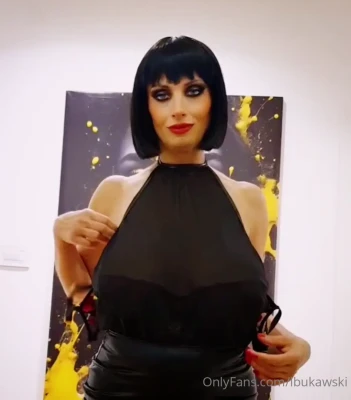 lbukawski - I just wanted to post some more photos of my round ass😇 I feel