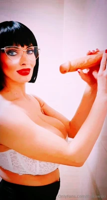 lbukawski - Leave a $10 tip for the video in ur dms ❤️😜