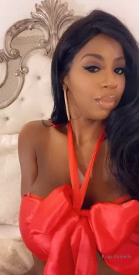priyarainelle - Topless for your pleasure 🖤