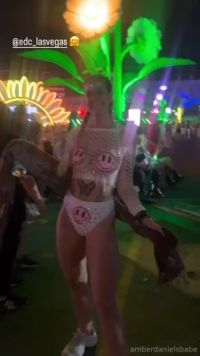 amberdanielsbabe - I'm an actual snack 😛
