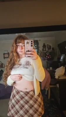 mandyfrizzle - Comment if you’d wanna see me on MyFreeCams! Might have to sign up