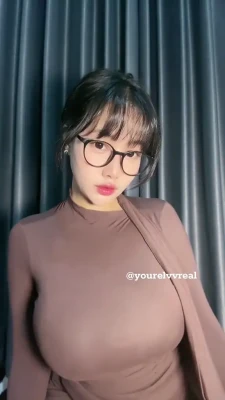 yourelvv - I just noticed that butt reflection 👀