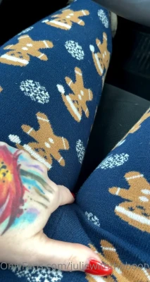 juliewiththecake - send me a message of how this video makes you feel (: