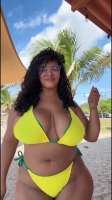 karlamelito - My lips need your kiss