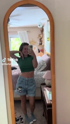 fairyjulia - christmas isn't the only thing cumming 😌