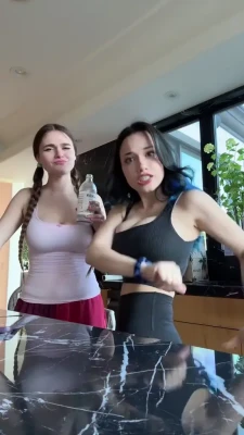 sofiiiiagomez - Happy Monday!! Now that I’ve got your attention 🍑 I want you to
