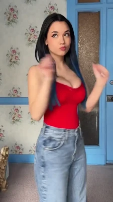 sofiiiiagomez - Why don't you come closer. 😋