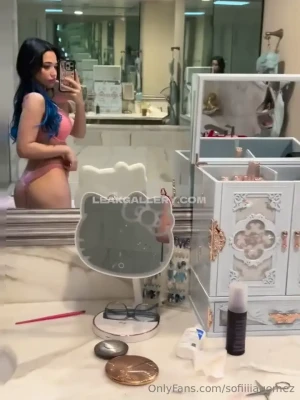 sofiiiiagomez - Wanna see  asianhotwife Dom me and peg me  I even dressed up in her