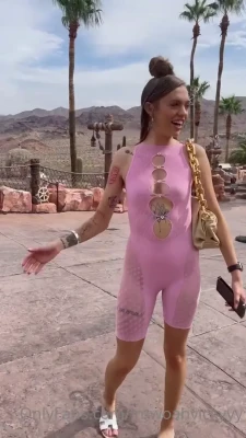 victoriaroseeee - Wanna take a ride with me?🚐driving never was so hot Like if you