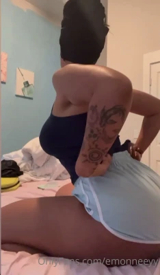 feetluver32 - 🔥Hot Valentina outside 🌿🌱😍